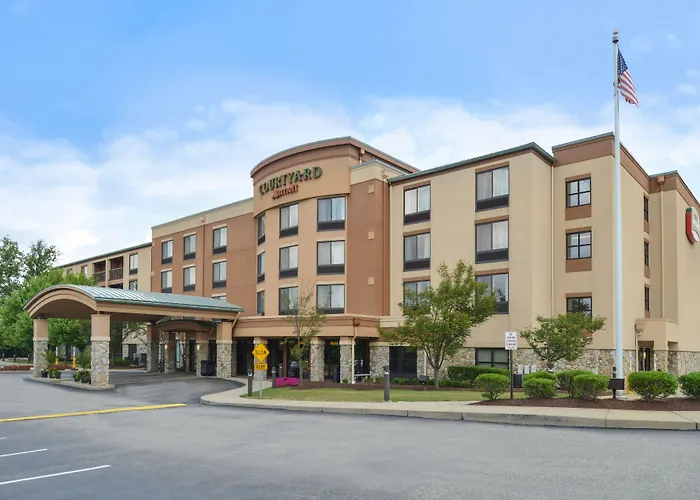 Hotels with pool Courtyard Pittsburgh Monroeville