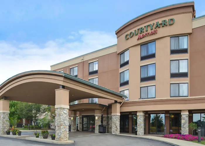 Hotels with pool Courtyard Pittsburgh Monroeville